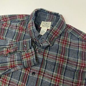 LL Bean Men's‎ Slightly Fitted Medium Red Green Plaid Long Sleeve Flannel Shirt